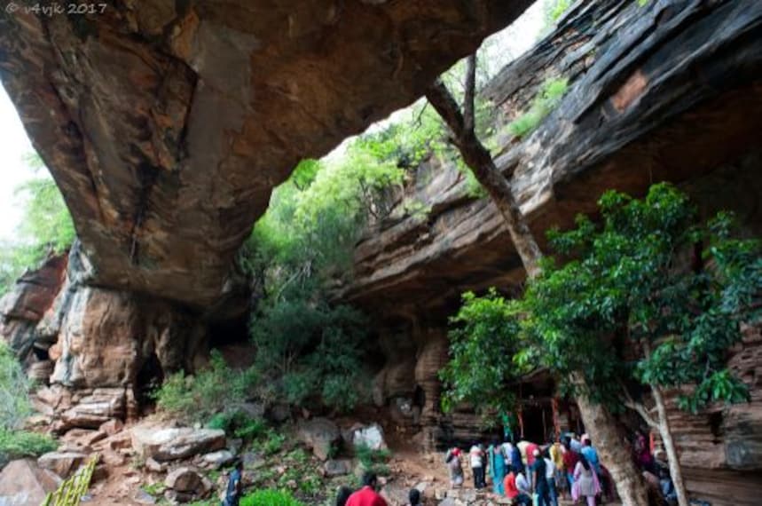 Akkamahadevi Caves-3